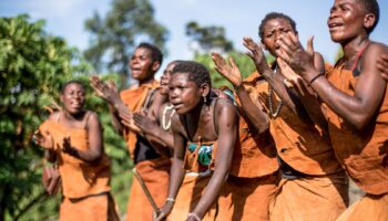 Meet-the-enchanting-Batwa-Tribe-of-Bwindi