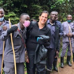 gorilla-trekking-porters