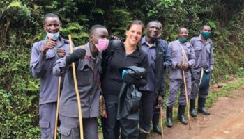 gorilla-trekking-porters